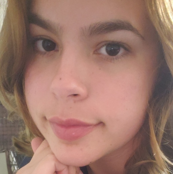 Meet your Posher, Gabriela - Picture 1 of 1